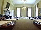 За прошлые пять лет все правительство потратило около миллиона долларов на вино, причем на Downing Street свою долю вина должны покупать из официальных подвалов правительства За прошлые пять лет все правительство потратило около миллиона долларов на вино, причем на Downing Street свою долю вина должны покупать из официальных подвалов правительства
