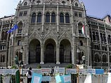 В Будапеште полиция пригрозила разогнать митингующих, которые требуют отставки премьера и правительства В Будапеште полиция пригрозила разогнать митингующих, которые требуют отставки премьера и правительства