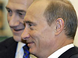 Выступая в синагоге в Марьиной Роще в Москве, Ольмерт решил выразить благодарность президенту России, однако в фамилию президента вкралась лишняя буква "л". Ольмерт назвал Путина "Плутиным"