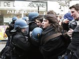 В парижском пригороде Гриньи произошли новые столкновения между полицией и группой молодежи