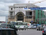 В Москве на стройке центра "Ереван-плаза" упал лифт с рабочими: четверо тяжело ранены В Москве на стройке центра "Ереван-плаза" упал лифт с рабочими: четверо тяжело ранены