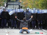 В центре Будапешта во второй половине дня в понедельник в произошли острые столкновения полиции и манифестантов