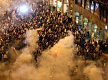 В Будапеште демонстранты применили против полиции музейные танки Т-34. Сотня раненых В Будапеште демонстранты применили против полиции музейные танки Т-34. Сотня раненых