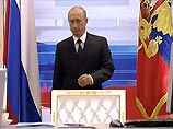 Президент РФ Владимир Путин начнет отвечать на вопросы соотечественников в 12:00 по московскому времени в среду в ходе "Прямой линии с президентом РФ"