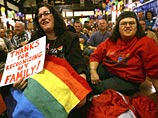 Верховные суд в среду принял решение, в котором говорится, что гомосексуальные пары могут претендовать на те же права, что и обычные