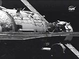 Космонавты МКС открыли люки "Прогресса" и приступили к переносу грузов на станцию