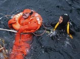 Тела двух погибших, найденных в Восточно-Корейском заливе (КНДР), подняты на борт спасательного корабля "Машук" Тихоокеанского флота