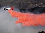 В Калифорнии пожарные пока не могут справиться с мощными лесными пожарами