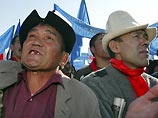 Президент  Киргизии оставил оппозицию без новой Конституции. Оппозиция начала бессрочный митинг