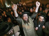 Тысячи верующих блокируют улицы Иерусалима в знак протеста против гей-манифестации Тысячи верующих блокируют улицы Иерусалима в знак протеста против гей-манифестации
