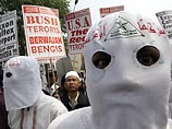 Исламисты в Индонезии потребовали, чтобы Буш к ним не приезжал, поскольку он "террорист с жестоким лицом"