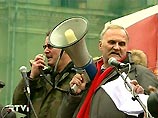 Выступления ультранационалистов в Москве стали возможны благодаря тому, что праворадикальная партия "Народная воля" получила разрешение на проведение демонстрации, а затем к ней присоединились более многочисленные группы