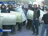 В городе слышна стрельба. Киргизская милиция применила спецсредства для разгона манифестаций