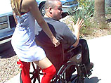 Посетителей бара в США будут развозить по домам на инвалидных колясках из-за калорийности меню