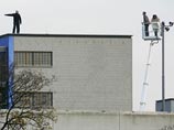 Немецкий педофил сбежал от охранников и забрался на крышу тюрьмы (ФОТО)