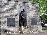 Конфликт вокруг памятника в Таллине обострился после 20 мая, когда национал-радикальные организации провели около него несанкционированный митинг с требованием снести монумент Конфликт вокруг памятника в Таллине обострился после 20 мая, когда национал-радикальные организации провели около него несанкционированный митинг с требованием снести монумент