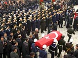 Турция с почестями проводила в последний путь Бюлента Эджевита