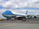15 ноября по пути в Сингапур самолет американского президента сделает посадку для дозаправки в Москве, где пройдет краткая неофициальная встреча президентов США и России