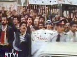 Издание утверждает, что располагает эксклюзивными пленками, на которых сняты события в Тегеране после исламской революции 1979 года