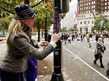 На выборах в США кандидаты истратили миллионы на агитационные плакаты, а на их демонтаж денег нет
На выборах в США кандидаты истратили миллионы на агитационные плакаты, а на их демонтаж денег нет