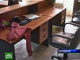 Ранее сообщалось, что в Багдаде в 09:30 по местному времени неизвестные в форме иракских полицейских похитили около 25 ученых и свыше 100 сотрудников НИИ при министерстве высшего образования Ирака Ранее сообщалось, что в Багдаде в 09:30 по местному времени неизвестные в форме иракских полицейских похитили около 25 ученых и свыше 100 сотрудников НИИ при министерстве высшего образования Ирака