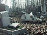 В Курске 2 школьницы от скуки надругались над 20 могилами В Курске 2 школьницы от скуки надругались над 20 могилами