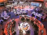 Главная студия расположена в столице Катара, откуда и был запущен вчера первый выпуск новостей на английском языке Главная студия расположена в столице Катара, откуда и был запущен вчера первый выпуск новостей на английском языке