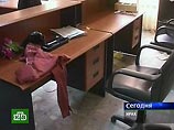 Как сообщалось, во вторник в Багдаде в 09:30 по местному времени неизвестные в форме иракских полицейских похитили около 25 ученых и свыше 100 сотрудников НИИ при министерстве высшего образования Ирака Как сообщалось, во вторник в Багдаде в 09:30 по местному времени неизвестные в форме иракских полицейских похитили около 25 ученых и свыше 100 сотрудников НИИ при министерстве высшего образования Ирака