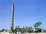 В Пакистане в четверг проведено успешное испытание баллистической ракеты Hatf-V, которая способна нести ядерное оружие, об этом сообщил официальный представитель МИДа страны Тасним Аслам