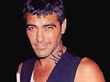 Журнал People во второй раз назвал Клуни "самым сексуальным", сравняв его славу с Питтом