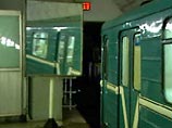 В московском метро на "Павелецкой" человек упал на рельсы и выжил