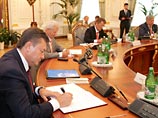 Ющенко поручил Совбезу Украины сформировать новую военную доктрину и стратегию нацбезопасности Ющенко поручил Совбезу Украины сформировать новую военную доктрину и стратегию нацбезопасности