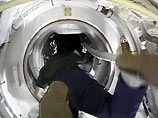Неделю назад космонавтов перевели на ночной график работы, чтобы постепенно адаптировать их организмы к предстоящему в ночь с 22 на 23 ноября выходу в открытый космос
