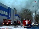 Пожар на фабрике-прачечной в Москве не удается потушить уже 12 часов