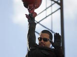 Иллюзионист Дэвид Блэйн начинает новый трюк: он проведет двое суток внутри вращающегося цилиндра Иллюзионист Дэвид Блэйн начинает новый трюк: он проведет двое суток внутри вращающегося цилиндра