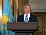 Услышав из зала вопрос о нашумевшем фильме, Назарбаев пошутил: "Может быть, этот "журналист" Борат Сагдиев здесь присутствует? Я бы очень хотел с ним поговорить"