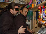 "Местные" провели рейд по рынкам Подмосковья - около 30 активистов задержаны "Местные" провели рейд по рынкам Подмосковья - около 30 активистов задержаны