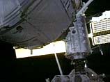 После стыковки с МКС два астронавта, в том числе первый шведский покоритель космоса Кристер Фуглесанг от Европейского космического агентства (ЕКА) и американец Роберт Курбим, выполнят два выхода в открытый космос
