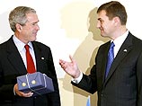 Буш пообещал эстонцам безвизовый въезд в США и улетел в Ригу на саммит НАТО Буш пообещал эстонцам безвизовый въезд в США и улетел в Ригу на саммит НАТО