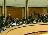 "Газпром" вместе с "Белтрансгазом" образуют совместное предприятие 50 на 50", - пояснил Путин журналистам на пресс-конференции в Минске, где во вторник прошел саммит стран СНГ "Газпром" вместе с "Белтрансгазом" образуют совместное предприятие 50 на 50", - пояснил Путин журналистам на пресс-конференции в Минске, где во вторник прошел саммит стран СНГ