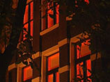 В Амстердаме закрывают 105 из 350 "окон" в квартале красных фонарей