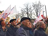 Движение транспорта на одной из ключевых трасс Екатеринбурга парализовано. Представители "Объединенного гражданского фронта" и ряда других уральских общественных организаций вышли на Проспект Космонавтов и живой цепью перекрыли движение Движение транспорта на одной из ключевых трасс Екатеринбурга парализовано. Представители "Объединенного гражданского фронта" и ряда других уральских общественных организаций вышли на Проспект Космонавтов и живой цепью перекрыли движение