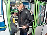 В московских автобусах поставят турникеты и на средние двери