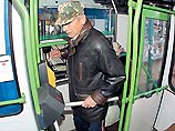 В московских автобусах поставят турникеты и на средние двери В московских автобусах поставят турникеты и на средние двери