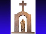 Представитель Ватикана в РФ отмечает, что статуя будет напоминать всем "о неутомимом паломнике справедливости и мира, которым был Иоанн Павел II"