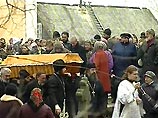 Сгоревшую семью священника Николаева похоронили в одном гробу рядом с церковью