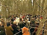 Сгоревшую семью священника Николаева похоронили в одном гробу рядом с церковью
