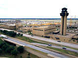 Во время предварительных слушаний в июле этого года ВМС США обнародовали информацию о том, что Вейнманн был задержан в международном аэропорту Даллас-Форт Ворт (Dallas-Fort Worth International Airport) 26 марта этого года