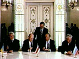 8 декабря 1991 года лидеры России, Украины и Белоруссии подписали Беловежское соглашение, а уже 21 декабря появилось новое межгосударственное образование - Содружество Независимых Государств 8 декабря 1991 года лидеры России, Украины и Белоруссии подписали Беловежское соглашение, а уже 21 декабря появилось новое межгосударственное образование - Содружество Независимых Государств