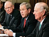 По словам Сноу, перед объявлением "новой стратегии", Бушу необходимо сравнить данные доклада независимой комиссии по Ираку с документом из Объединенного штаба по национальной безопасности США, который он ожидает в ближайшее время